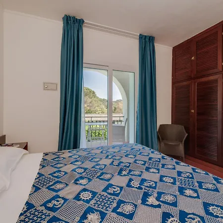Hotell Antares 3*